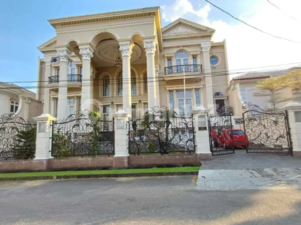 Rumah Mewah Kota Pontianak Konsep Italian Classic