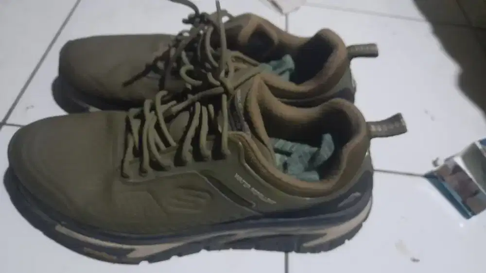 Sepatu sneaker size 45