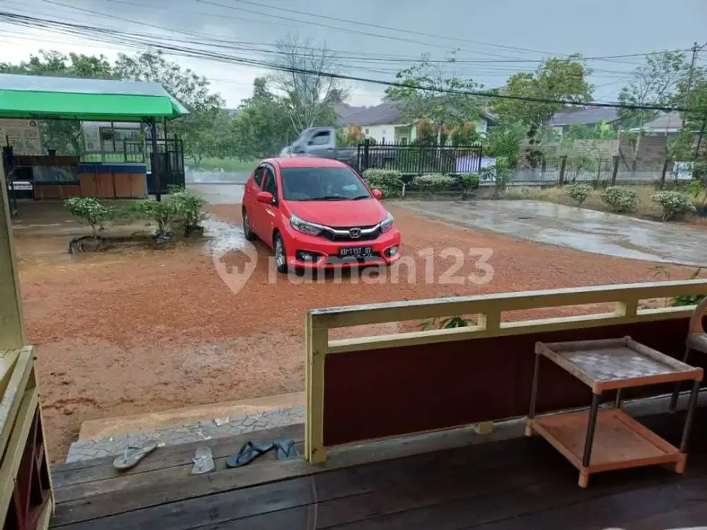 Dijual Rumah dan Tanah Luas Siap Huni Berlokasi Strategis Dekat Sekolah dan Perumahan Daun Hijau di Jl Wonoyoso
