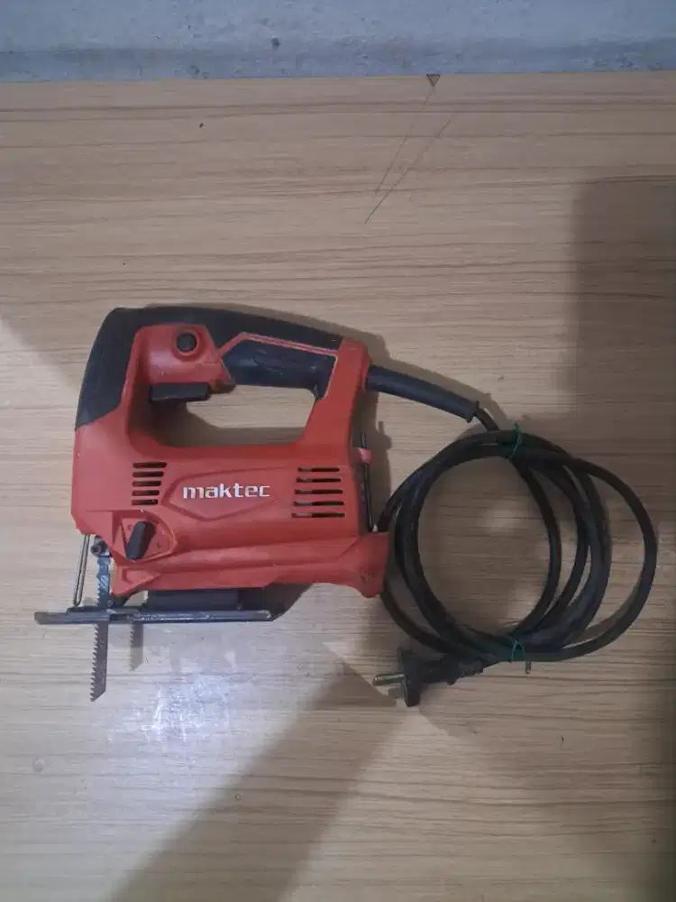 MESIN GERGAJI KAYU UKIR MAKTEC MT 431 SECOND