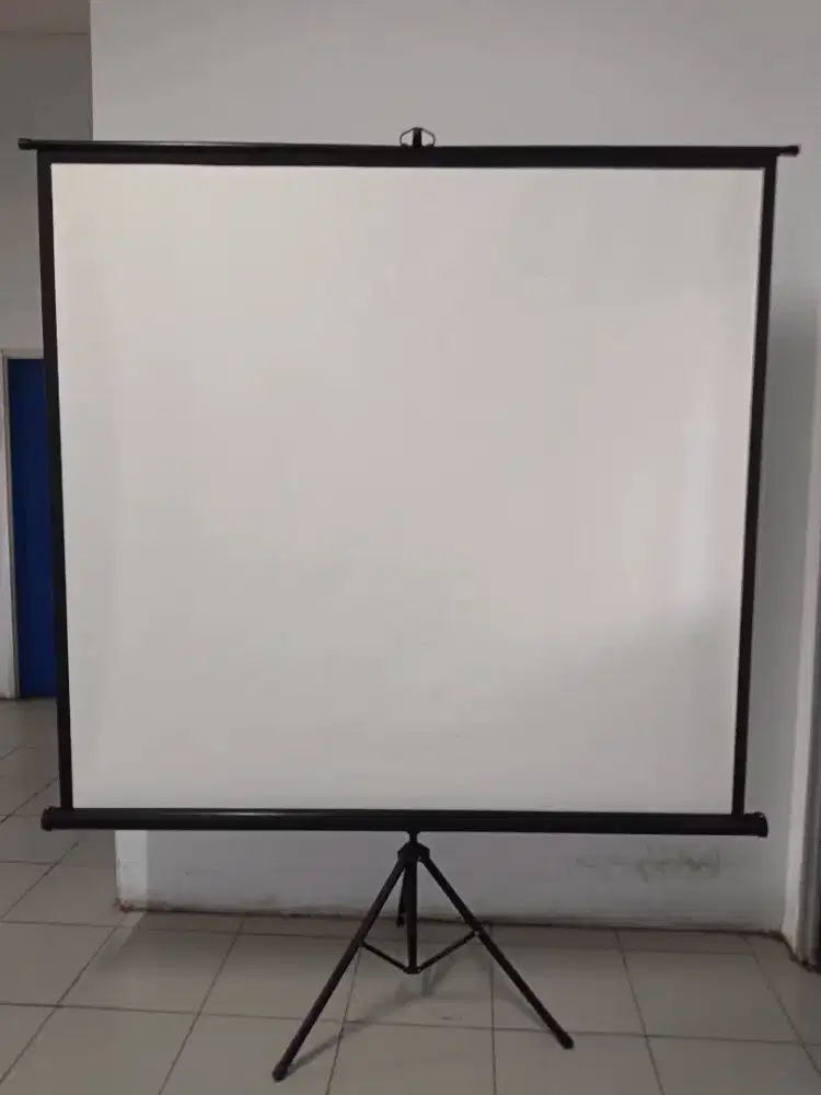 Layar proyektor