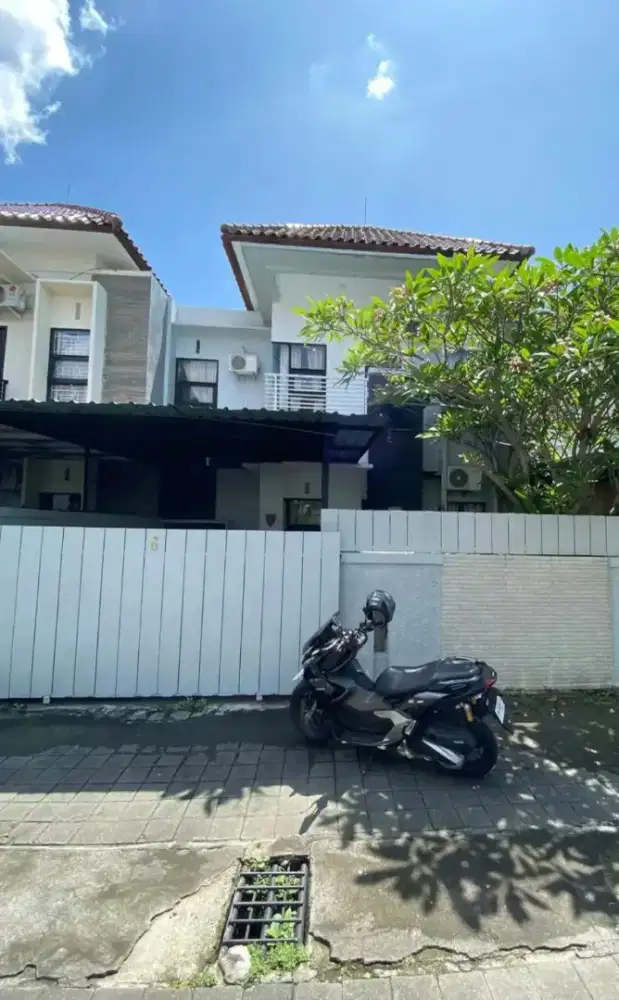 Jual rumah lantai 2 di perumahan Muding Kerobokan Bali