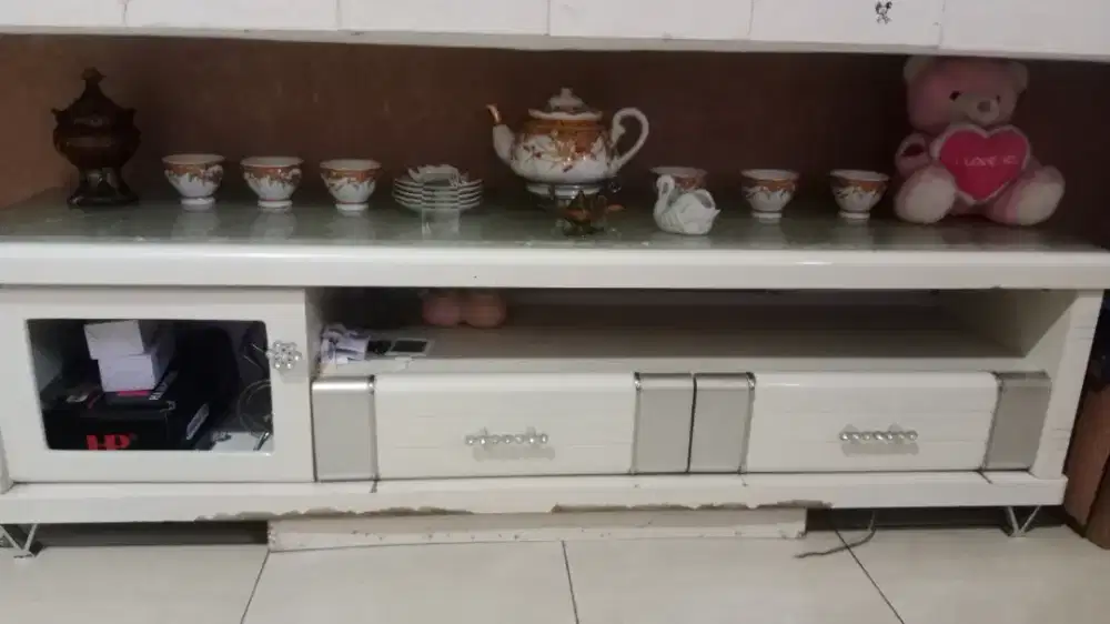 Buffet TV , kaca