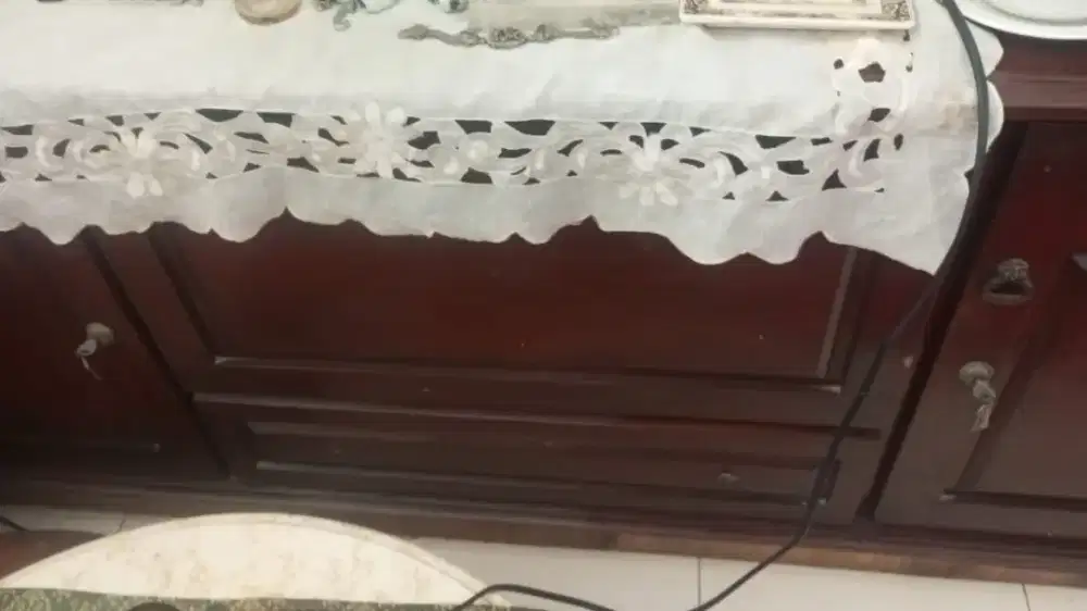 Bufet bekas coklat tua