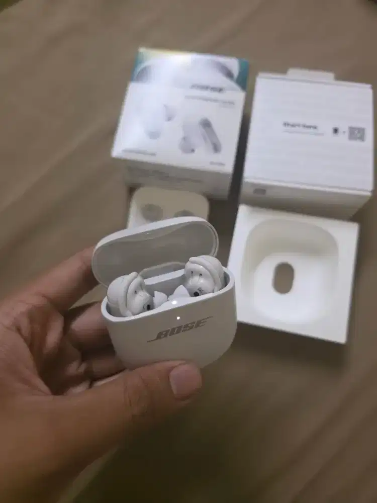 Bose QC ultra gen 2 Like new.