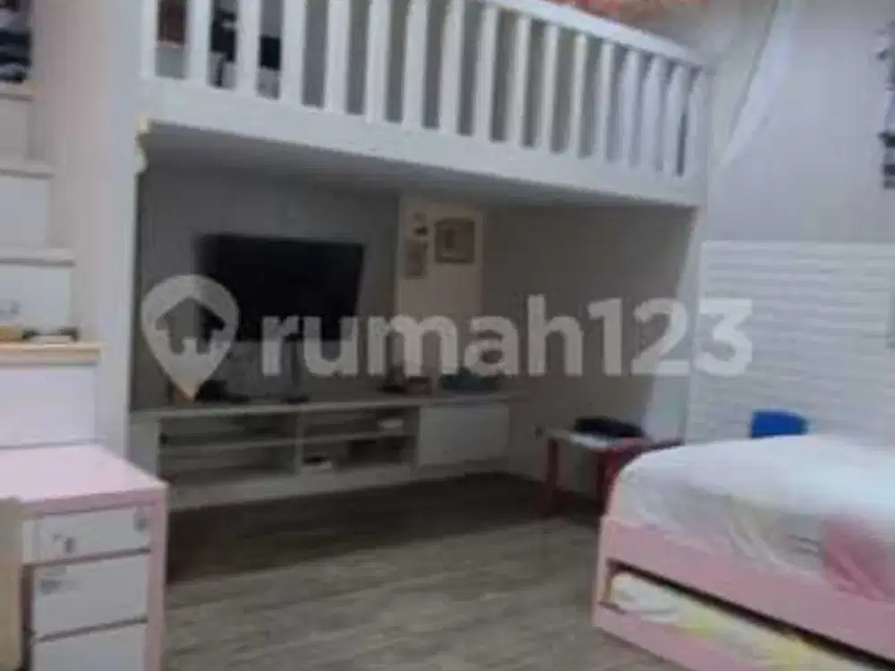 Rumah Mewah Rapi Siap Huni
