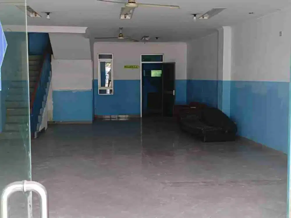 Disewakan Ruko 3 lantai  Di Lokasi Strategis Jakarta Timur