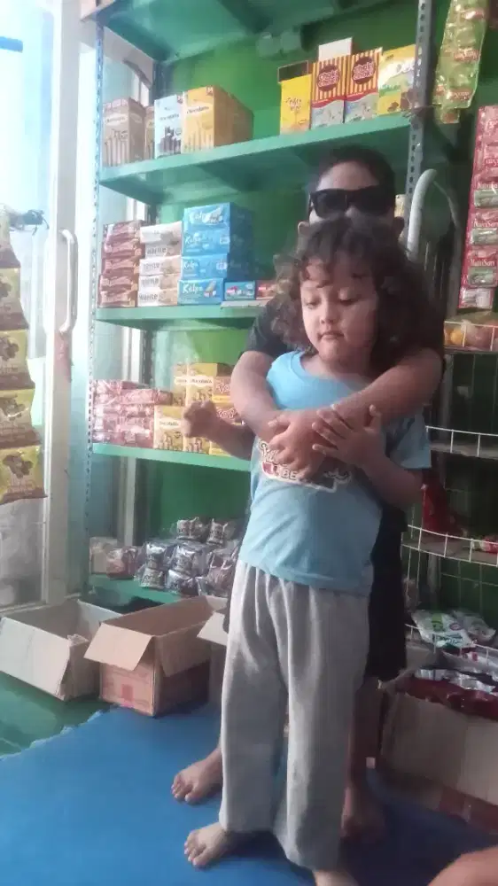 Rak untuk usaha (menata barang/produk)