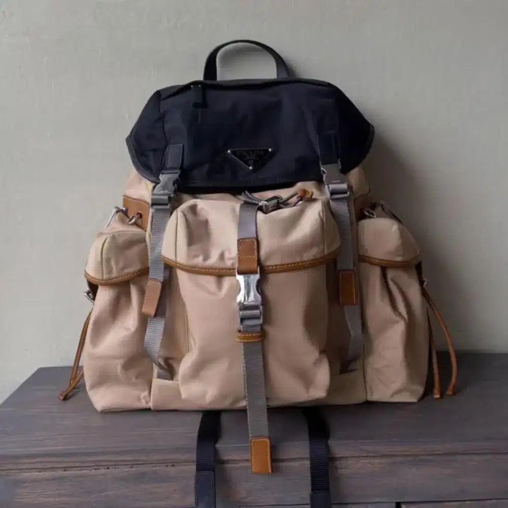 Prada backpack pria