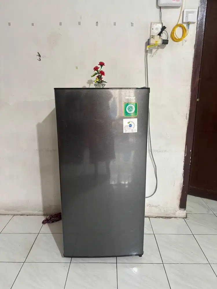 DIJUAL KULKAS SHARP SJ-N182