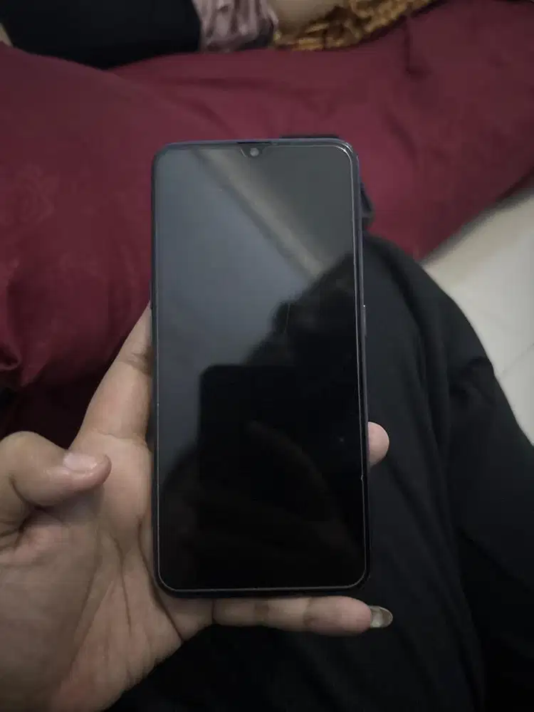 Dijual OPPO F11 Bekas – LCD Pernah Diganti, Charger Ada