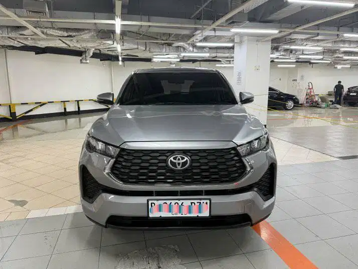 Toyota Innova Zenix 2.0 CVT bensin 2023. Tgn1, Low KM, mulus orisinil