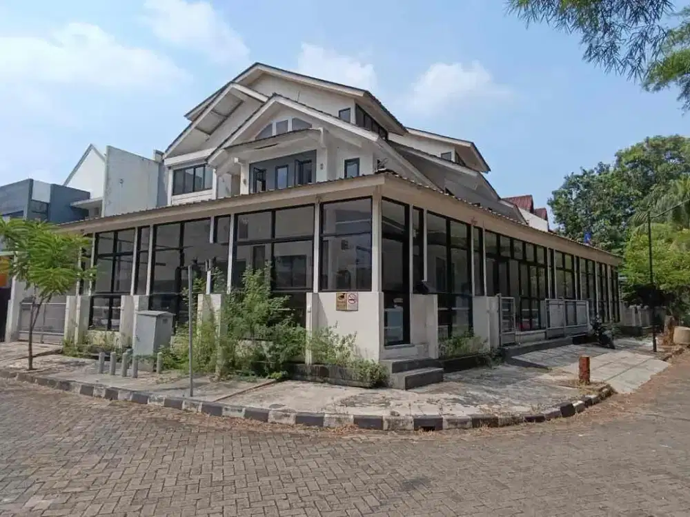 Rumah samping Metropolitan Mall