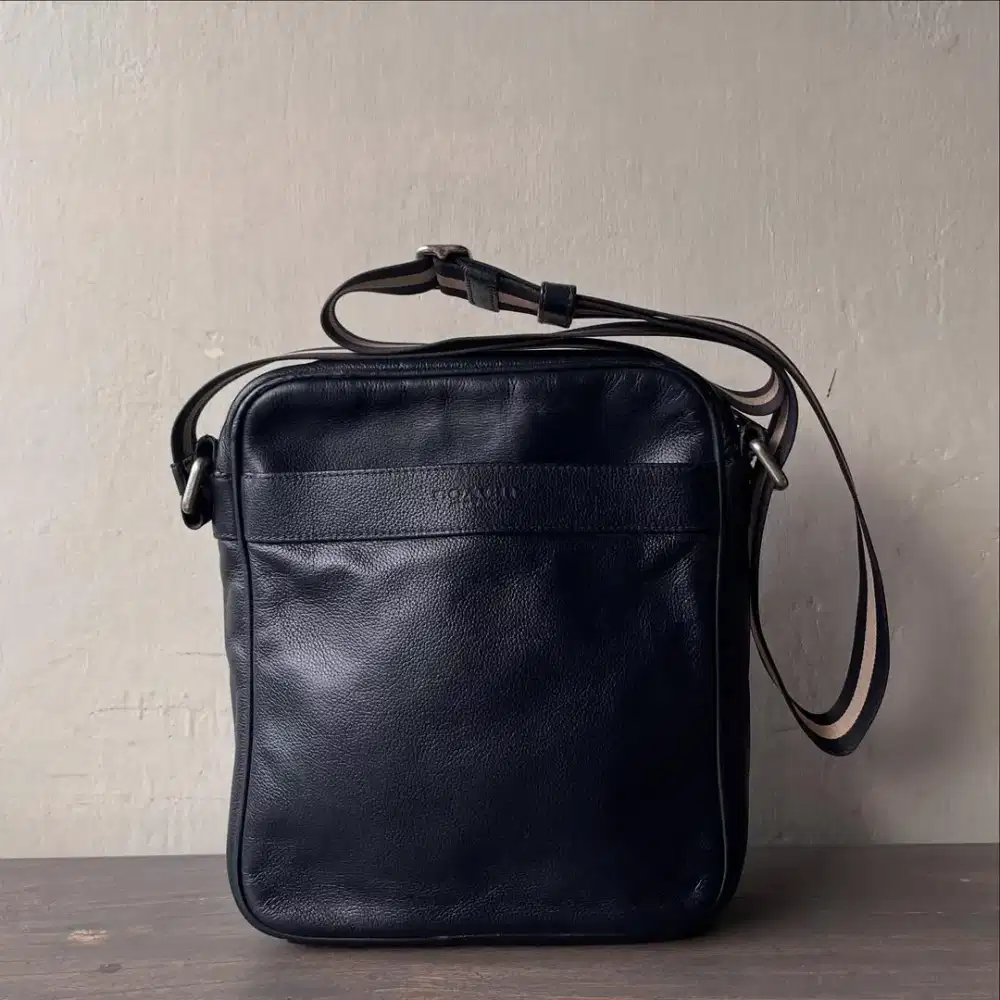 Coach slingbag pria