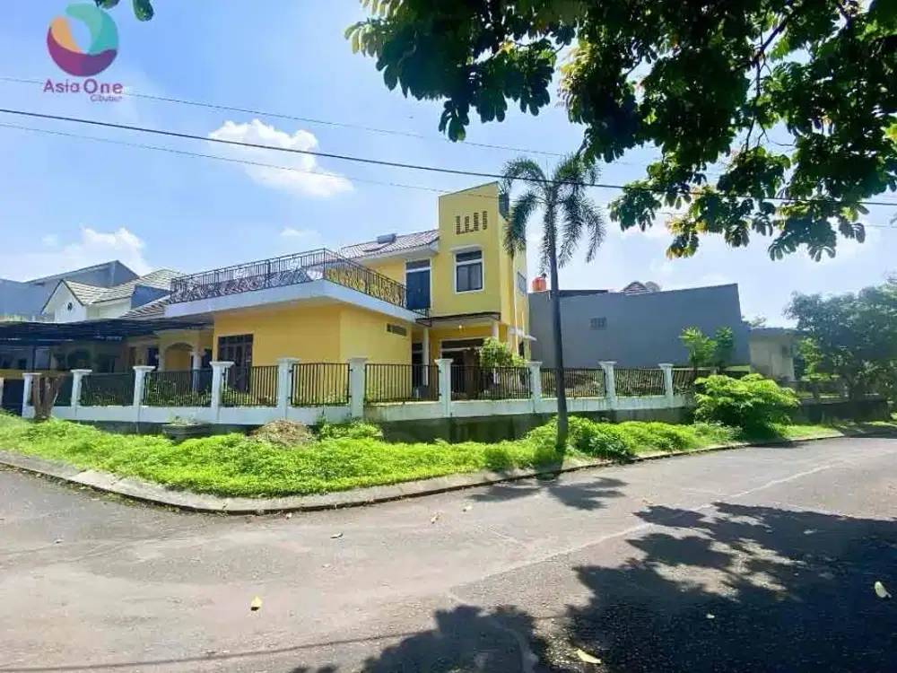 Rumah bagus Hoek (nego) lokasi strategis Bukit Golf cibubur