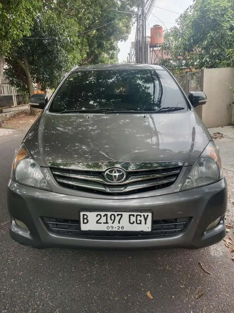 Toyota Kijang Innova 2010 Bensin