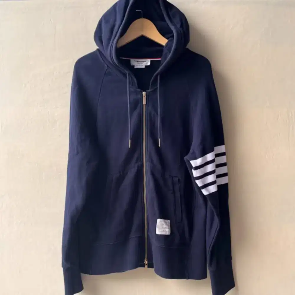 Ziphoodie thom browne