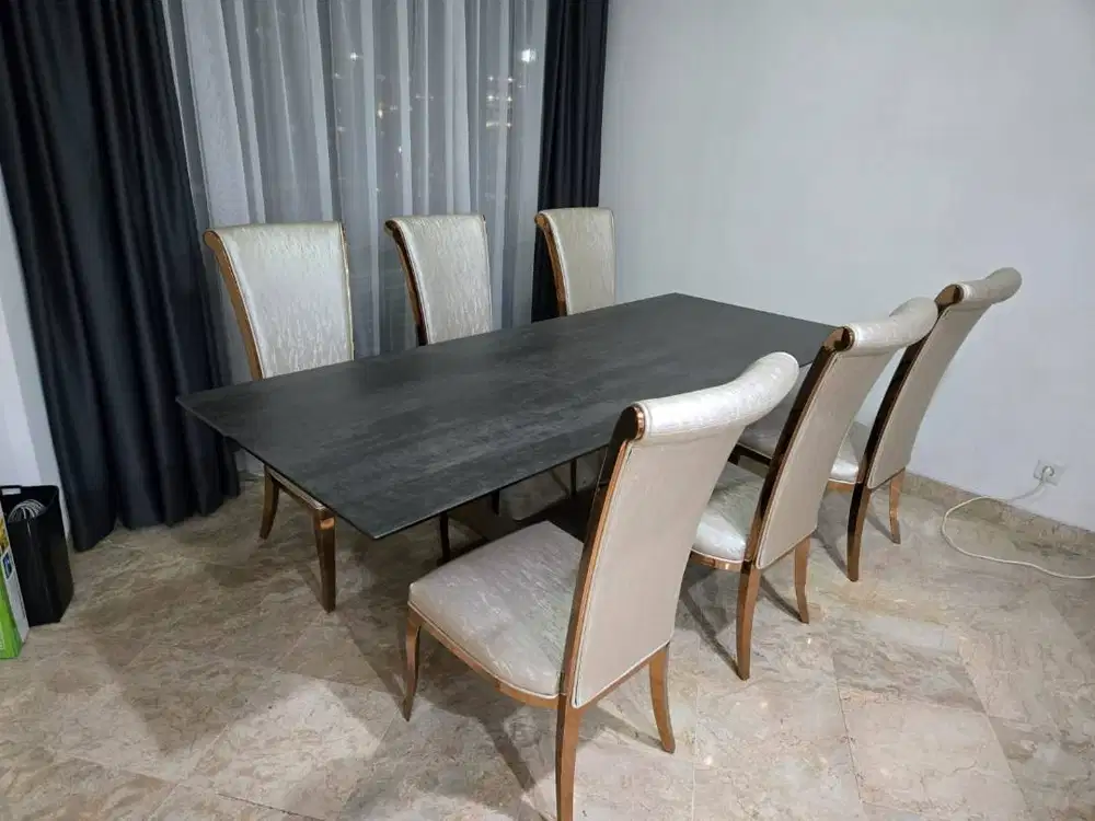 Meja Makan 6 Seater