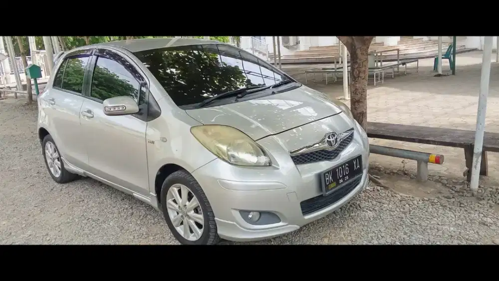 Jual mobil Yaris thn ,2011 manual