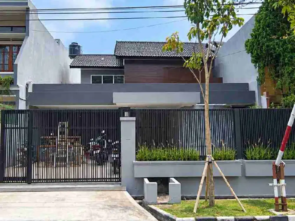 Rumah Eksklusif Surya Sumantri Pasteur – Garasi carport 4  Mobil