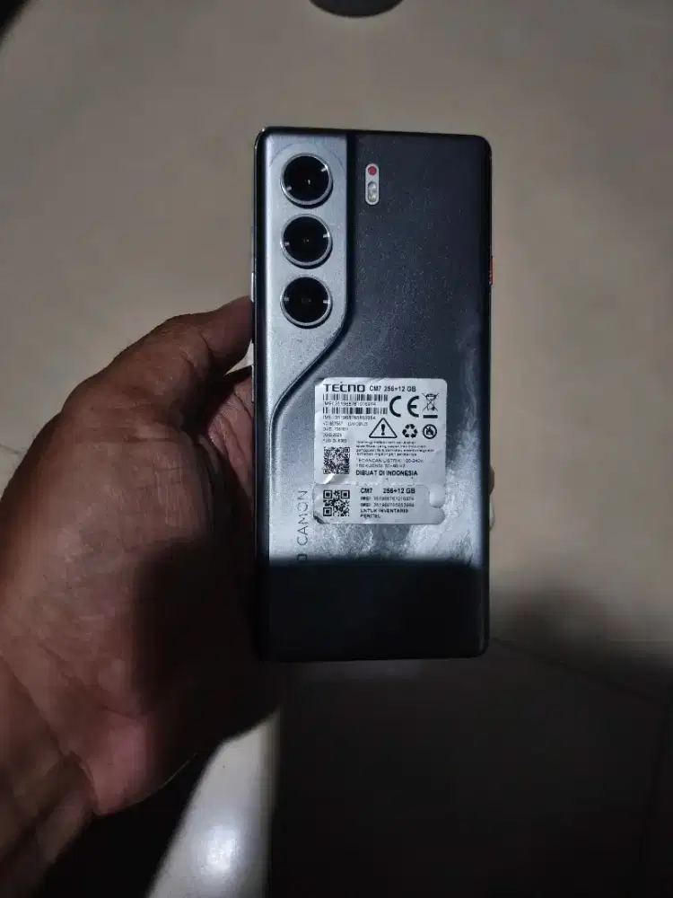 Tecno camon 40 pro 12/256 garansi nov 2026
