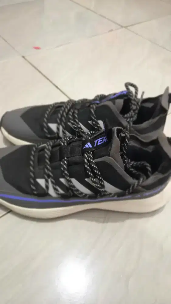 ADIDAS Sepatu Hiking TERREX HIKE LACER ORI
