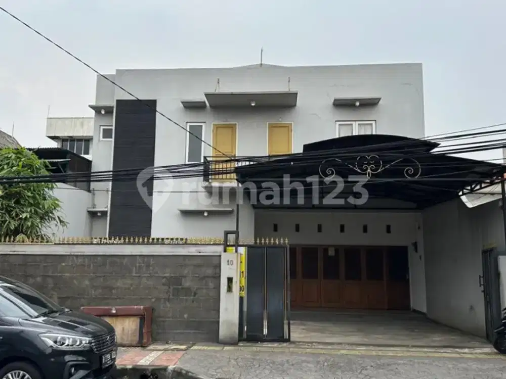 Dijual Rumah 2 Lantai Strategis di Jatinegara Rawa Bunga