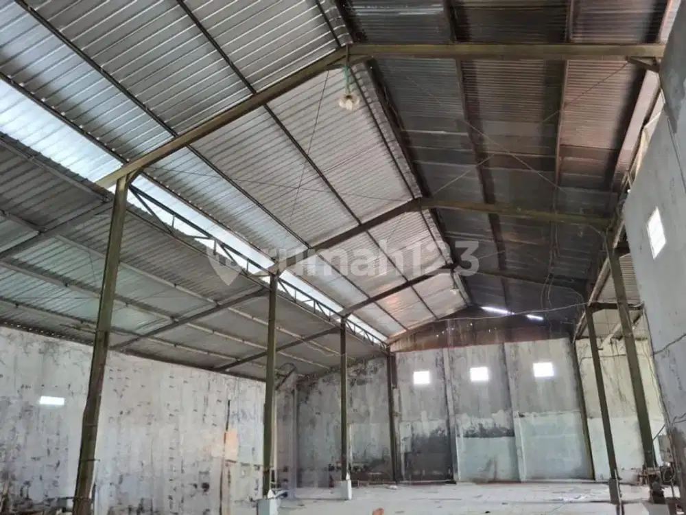 Gudang Ex Konstruksi Baja Pinggir Jalan Raya Slawi-Jatibarang Kab. Tegal