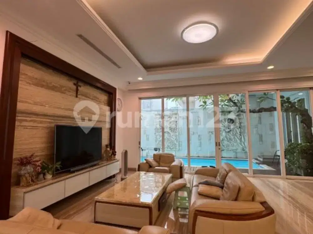 Hidden Gem di Artha Gading Villa! Rumah 800m² American Classic