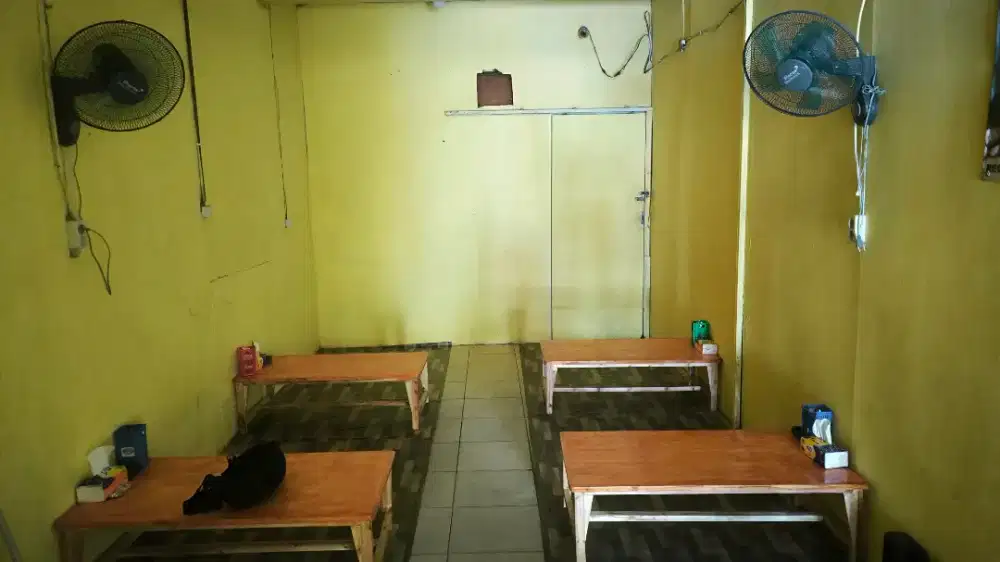 Meja lesehan msh baru