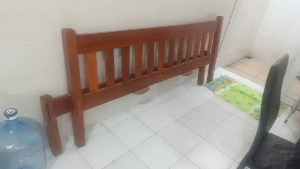 Dipan kayu minimalis