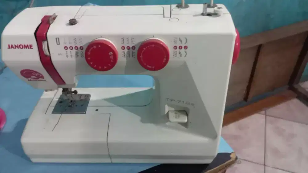Mesin Jahit Portable Janome TIP-718s