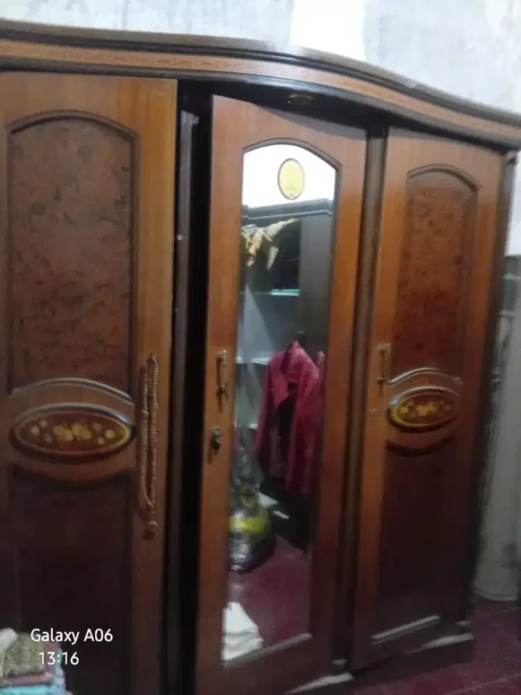 Lemari kayu jumbo
