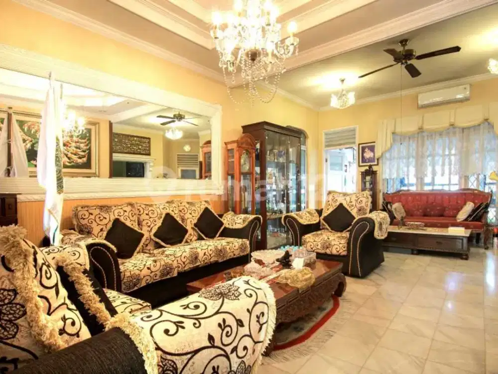 Rumah Cantik Terawat Hitung Tanah Lokasi Strategis di Kebayoran Lama