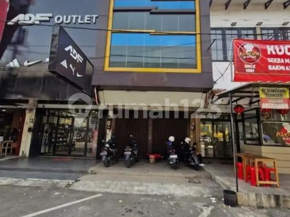 Disewakan Ruko 3 Lantai . Bulevard Raya Kelapa Gading Jakarta Utara Cocok Buat Kantor , Komersial Dekat Mall Gading dan LRT