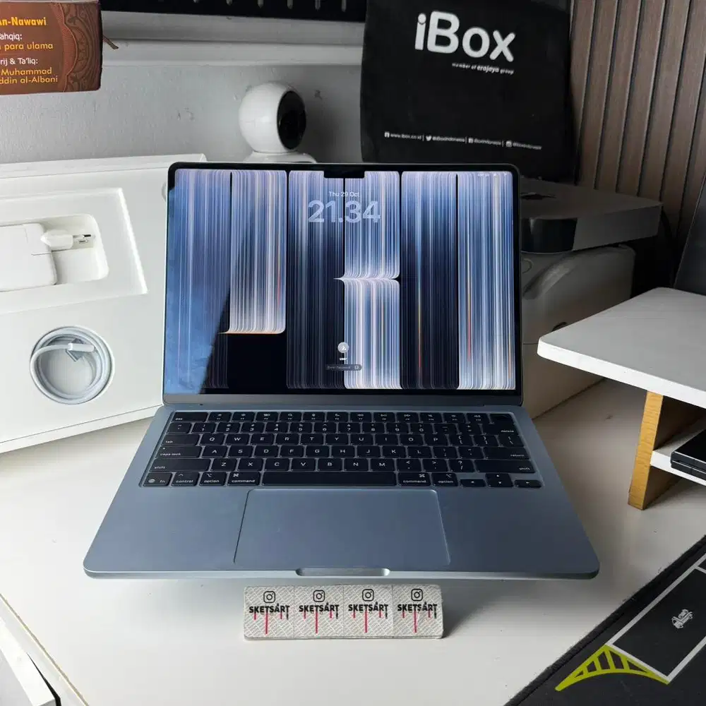 MacBook Air M4 16gb 256gb Sky Blue iBox Battery Health 100% CC 10