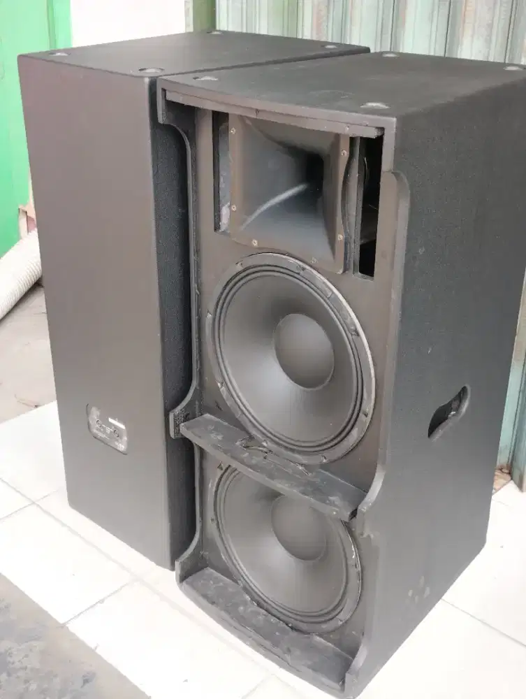 Speaker Pasif 3way 15 inch merk MLA