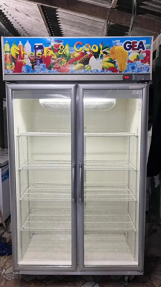 Showcase 2 Pintu GEA