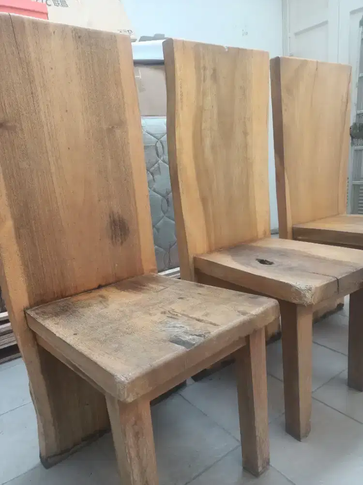 Kursi makan kayu Trembesi