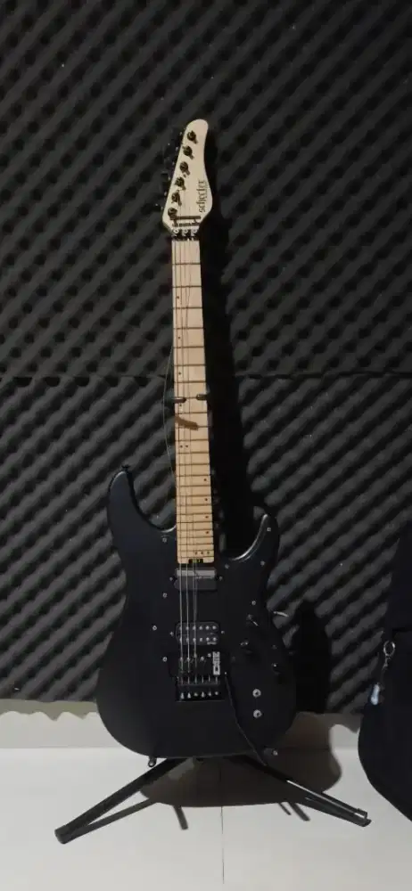 Gitar  Liistrik SCHECTER
