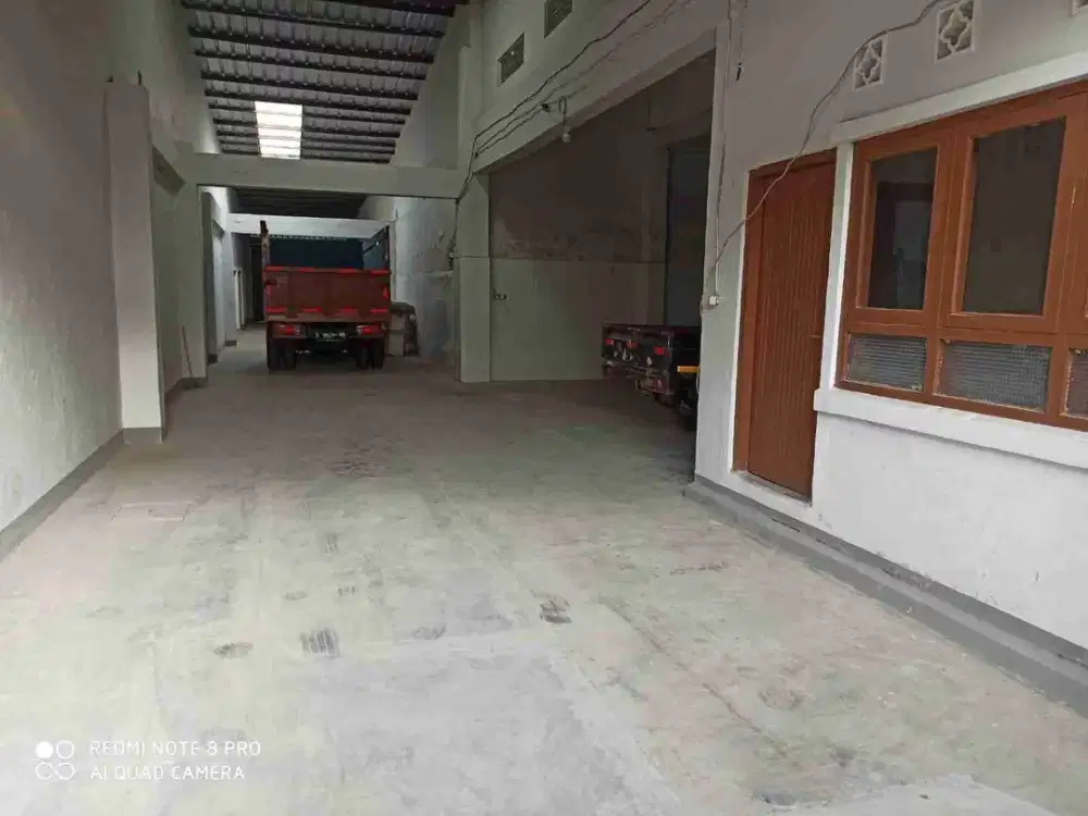 Sewa Gudang di Holis