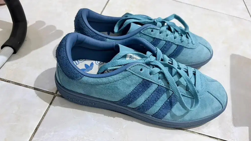sepatu addidas bali