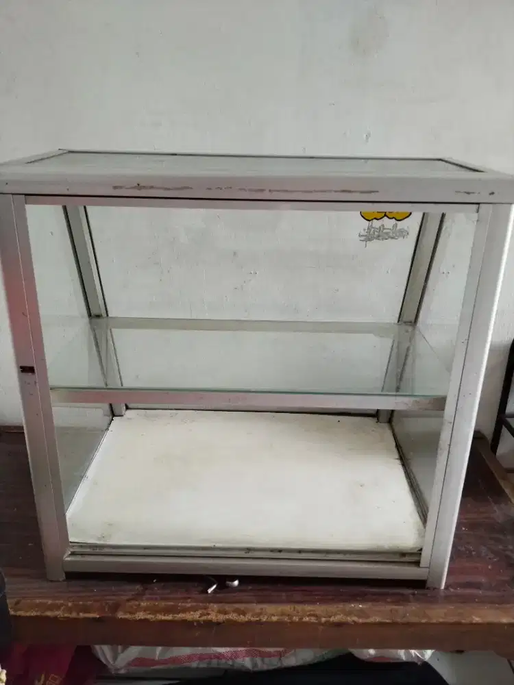 Etalase kecil, muat diatas meja