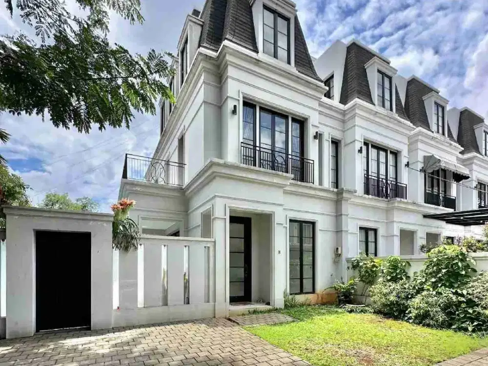 Kemang French Classic Townhouse Dalam Cluster One Gate System