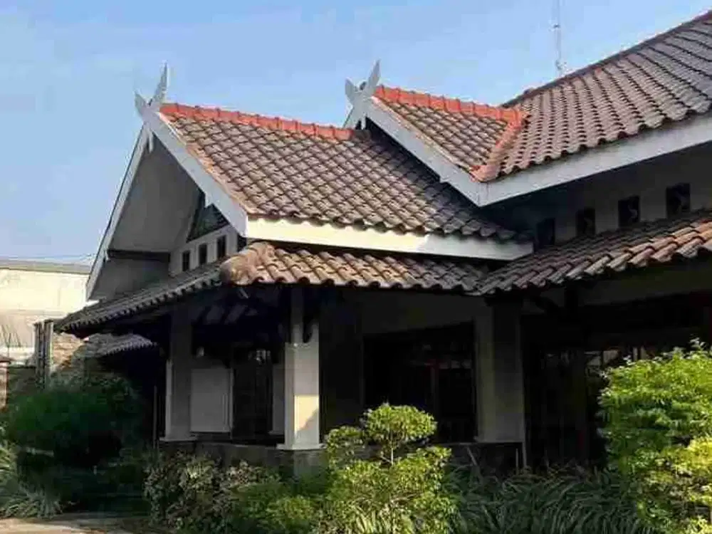 Rumah mewah di pusat kota dekat kampus UNY UGM SADAR MIRCAN
