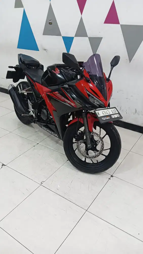 Honda CBR 150R 2018 Dp.100 ribu