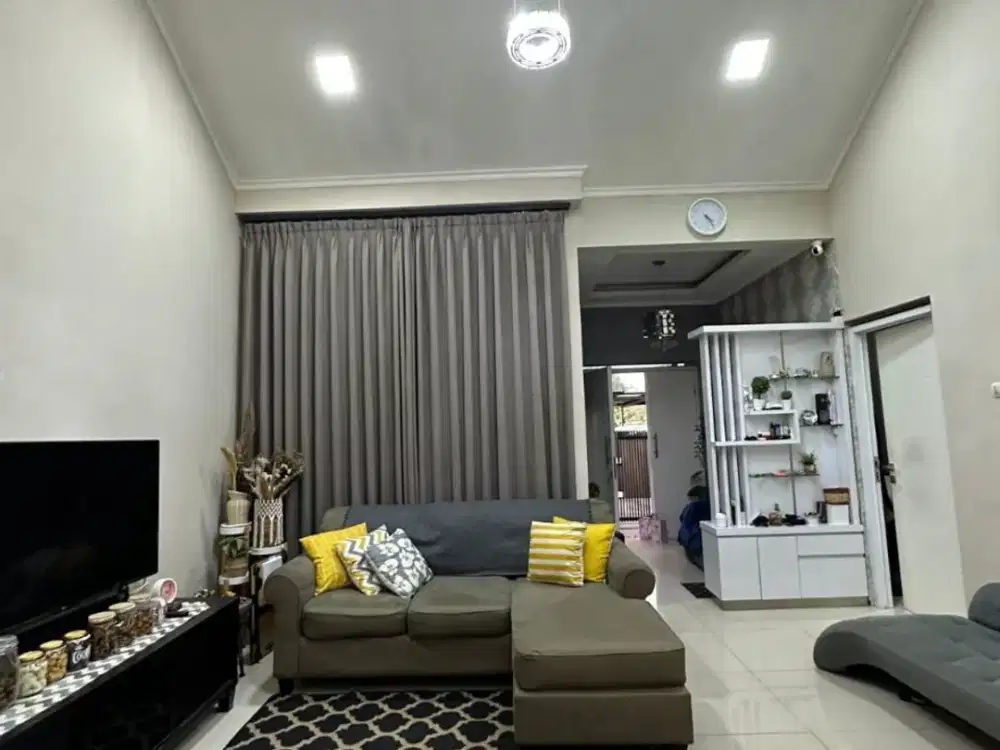 Dijual Cepat rumah Bagus di Sarijadi Harga di Bawah 2 M (jarang Ada)