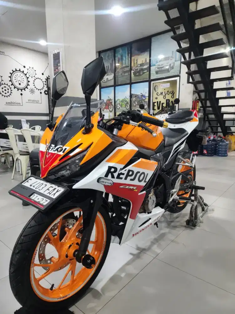 READY HONDA CBR 150R KONDISINYA TERAWAT MULUS
