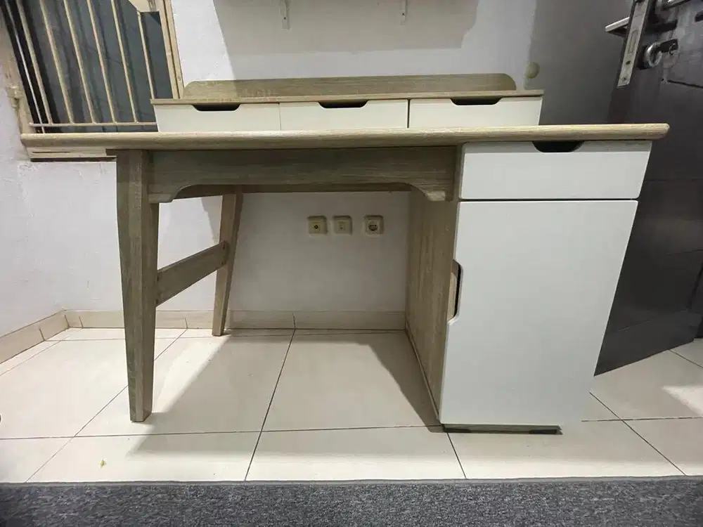 Meja belajar/meja kerja