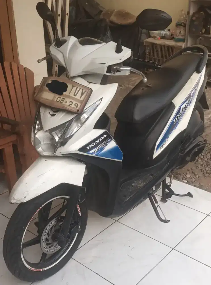 Honda Beat FI warna Putih tahun 2013